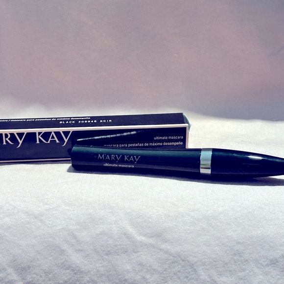 Mary Kay® Ultimate Mascara Black - Picture 2 of 5